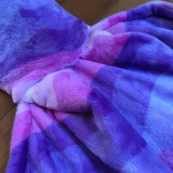 Kids Soft Fleece Mermaid Tail Blanket - Picture 4 of 4